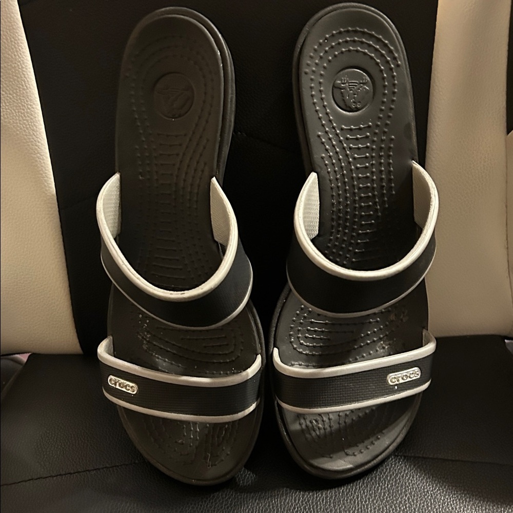 Crocs Madeira Slip On Black Gray Sandals - Picture 2 of 8